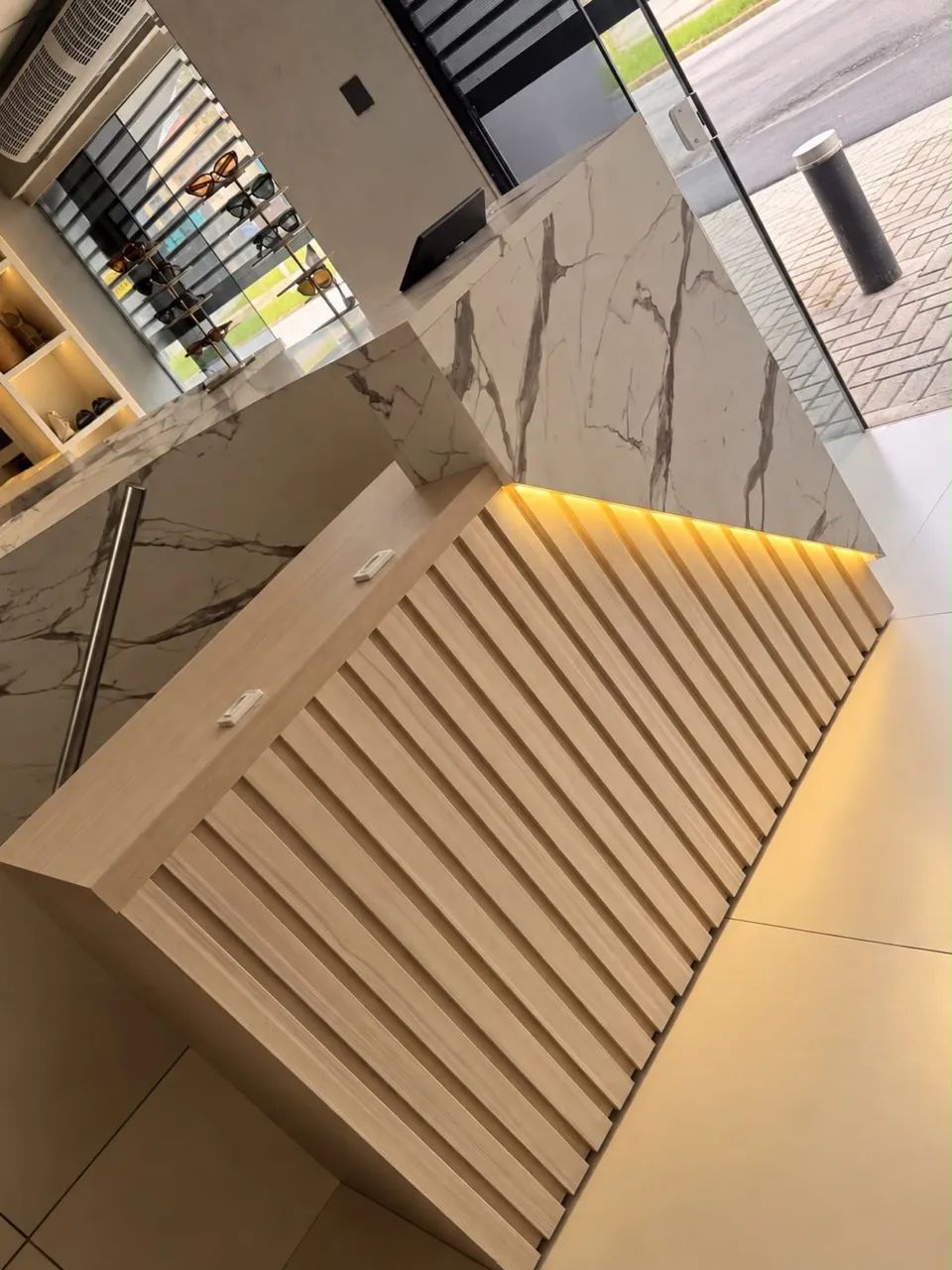 Vendo balcão de loja e mesa de centro  - Foto 3