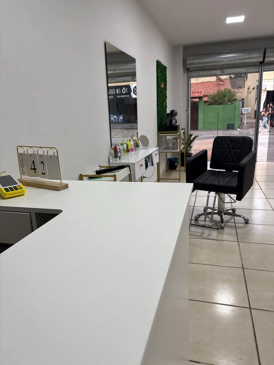 Vendo móveis de salão de beleza completo 