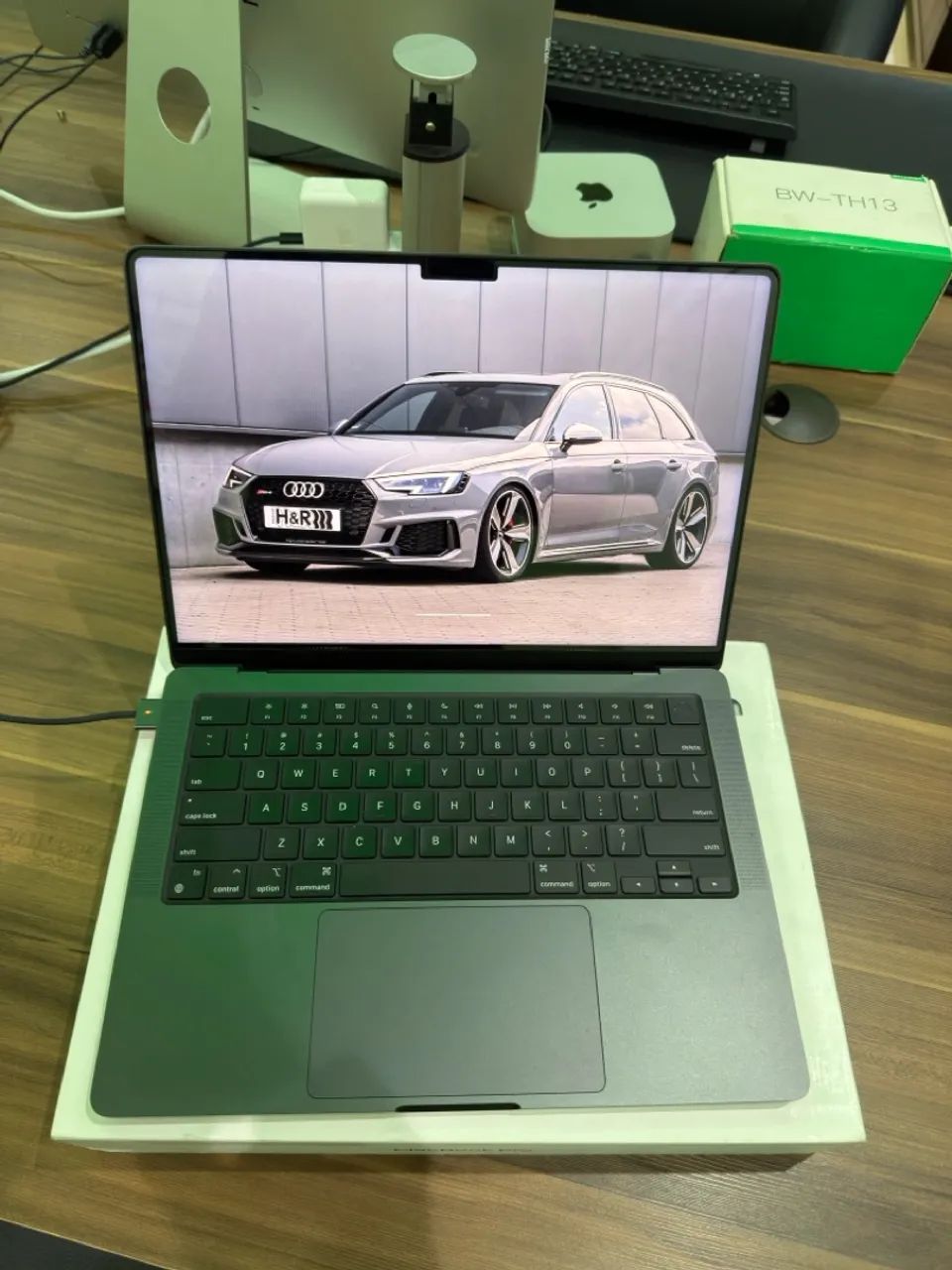 MacBook Pro m4 16gb ram 512 ssd Cinza  - Foto 3