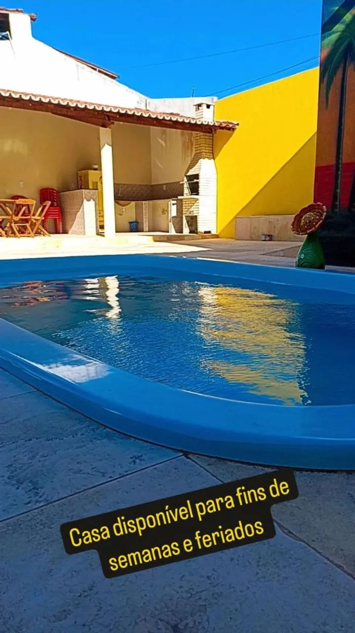 Casa com piscina no centro da Taíba 