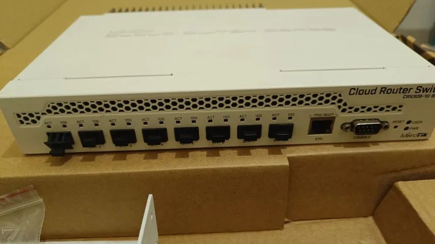 Mikrotik CRS309-1G-8S+IN + Fonte - Periféricos e Acessórios de