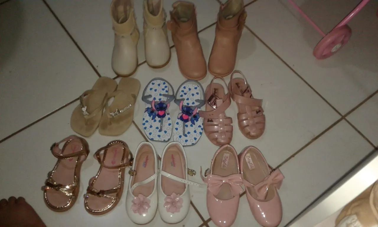 BOTAS, CHINELAS SAPATOS MENINA