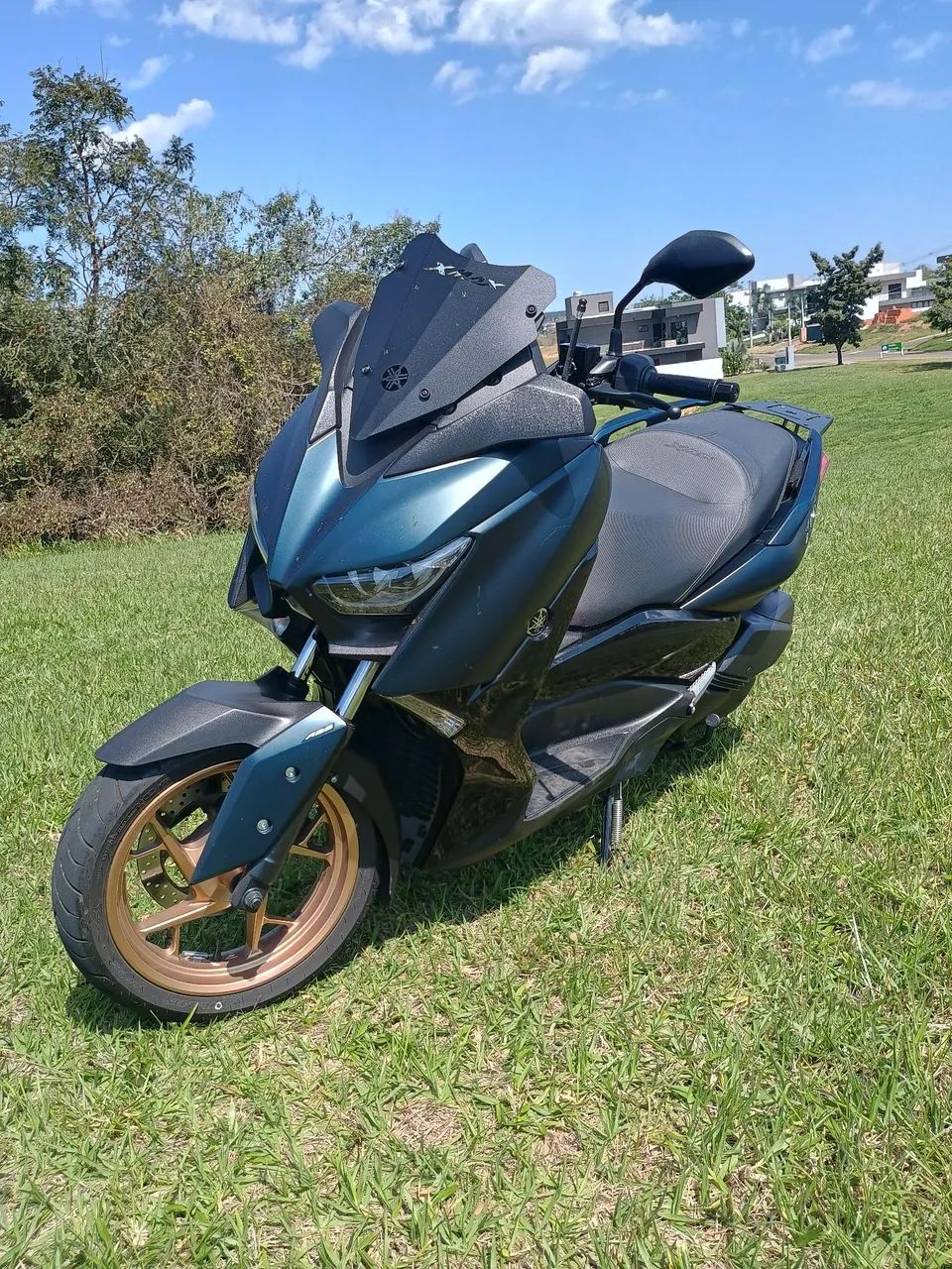 Moto xmax