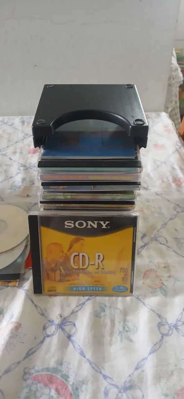 14 CDs evangélicos e porta CD