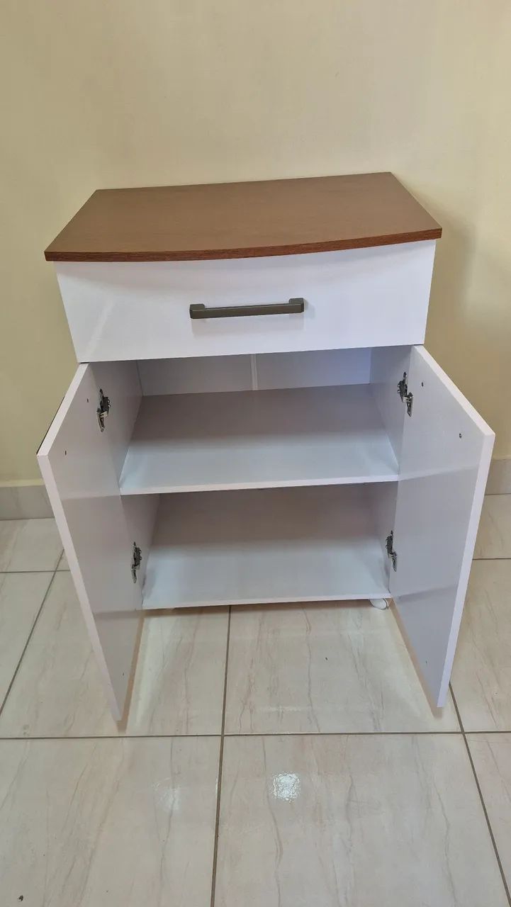 VENDO ARMÁRIO MULTIUSO 2 PORTAS E 1 GAVETA - COM RODINHAS - Foto 2