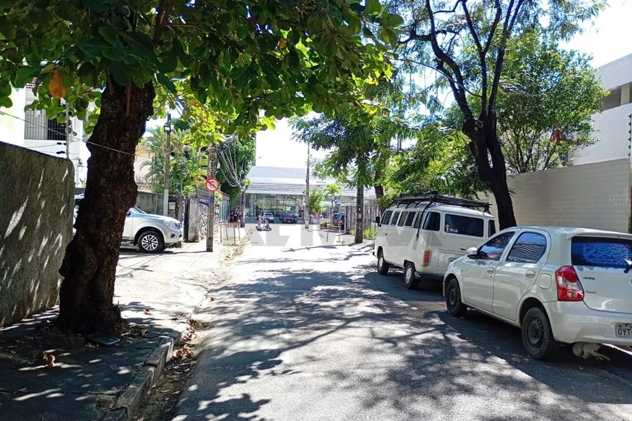 Casa Ampla na Madalena com 303m² | Residencial ou Comercial | 4 Quartos e 4 Vagas - Foto 2