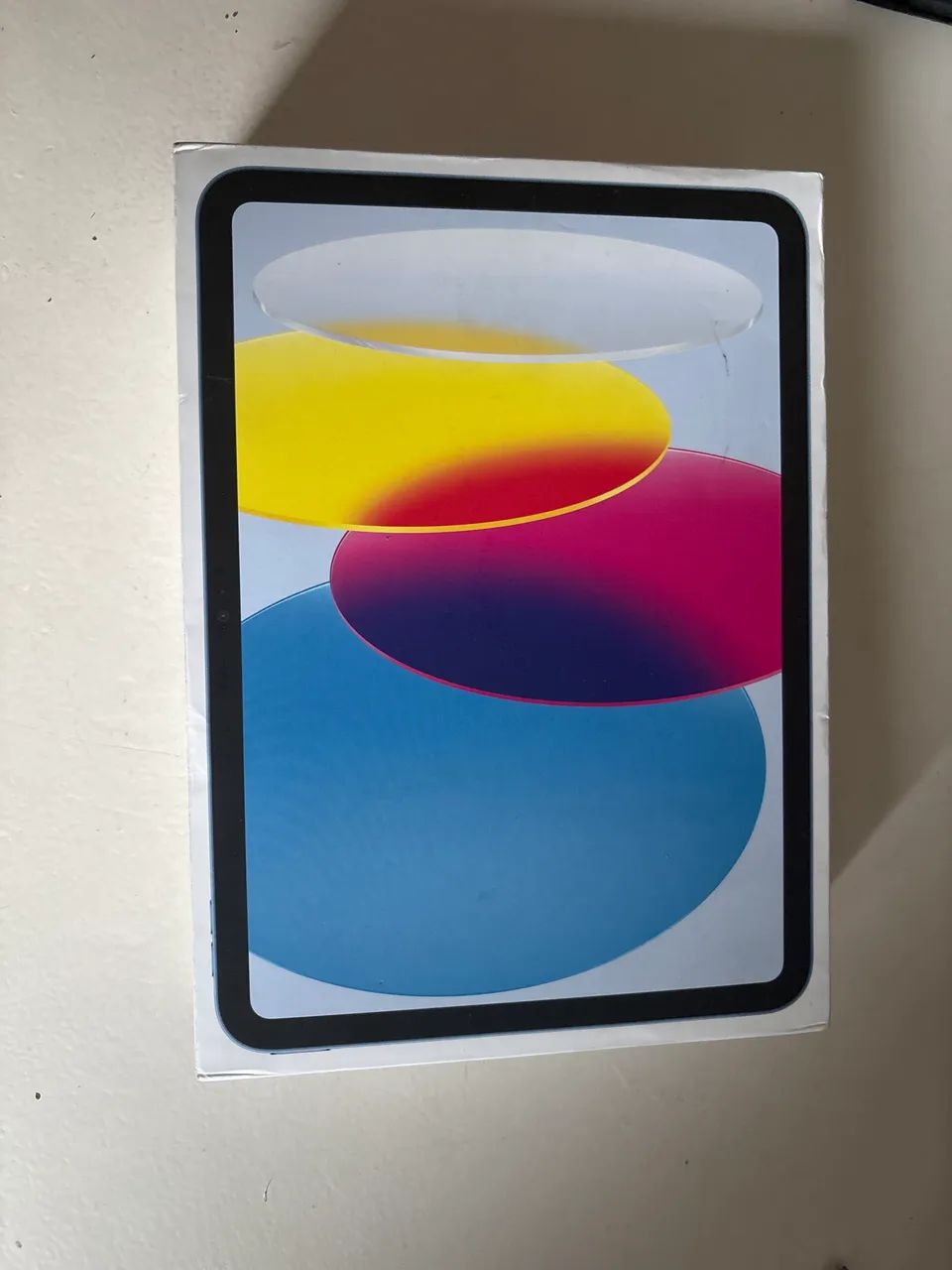 iPad 10° geração na caixa com carregador e manual