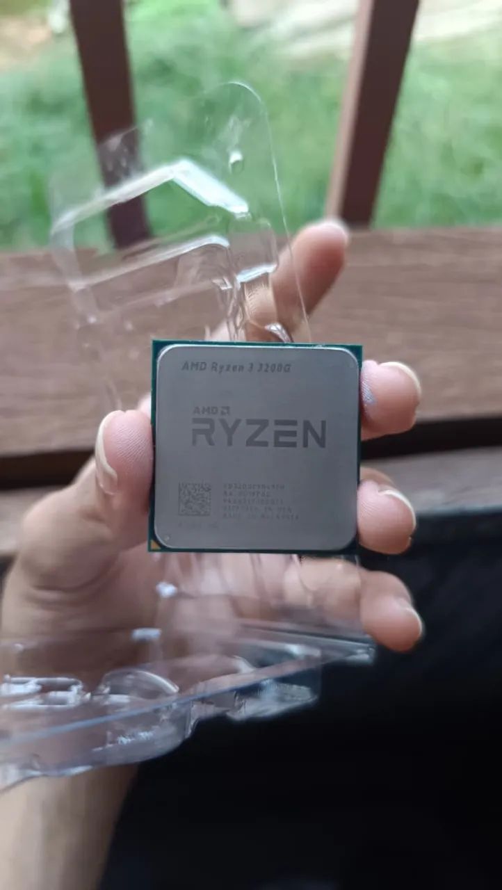 Processador AMD Ryzen 3 3200G 4 Núcleos 4 Threads AM4 com Radeon Vega