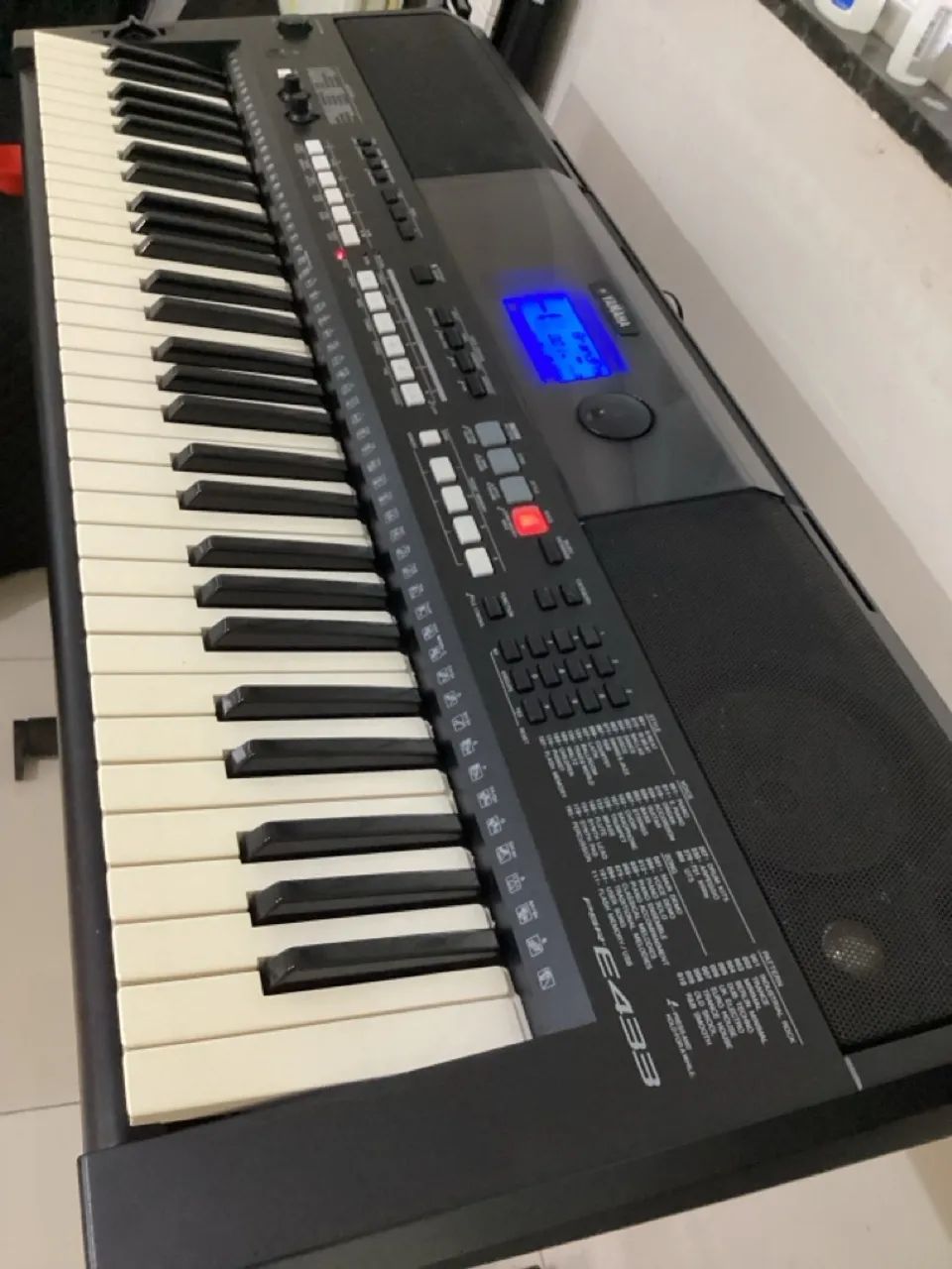 Teclado YAMAHA PSR E433 (pega Pen Drive) - Foto 5