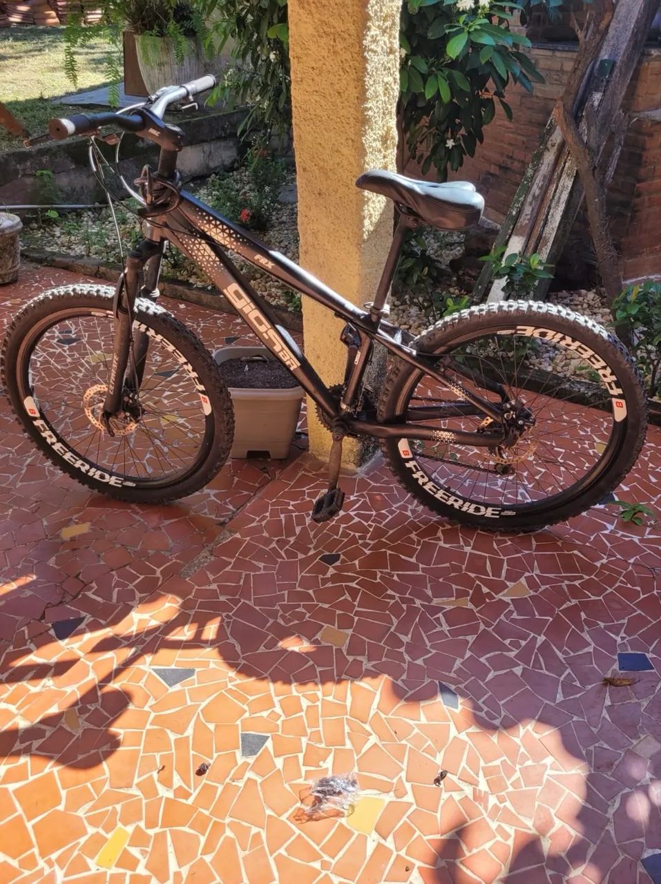 Bicicleta GIOS ARO 29 preta e branca 