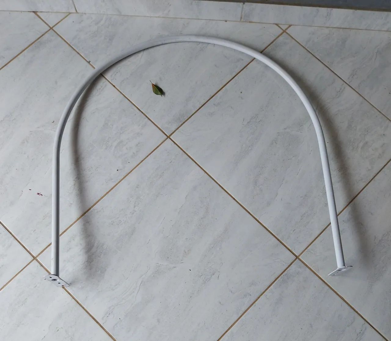 Vendo arara de loja 4 braços  - Foto 3
