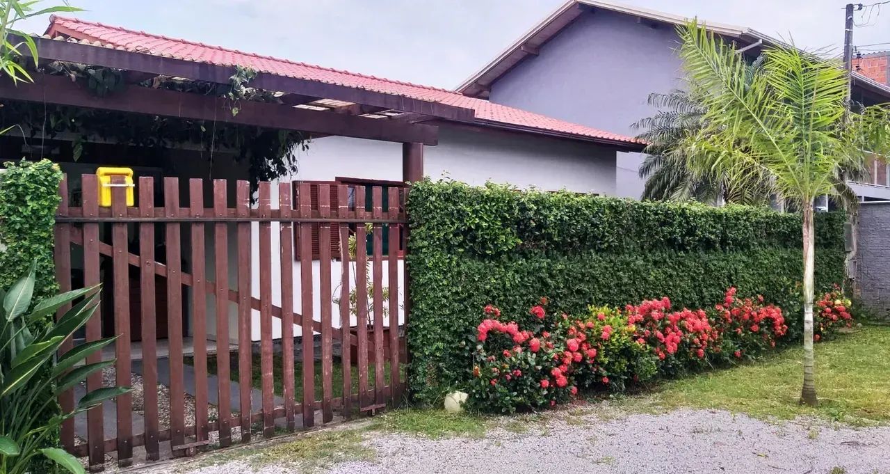 Casa com Escritura Pública  4 Dormitórios  Terreno 322m² Morro das Pedras - Florianópolis  - Foto 2