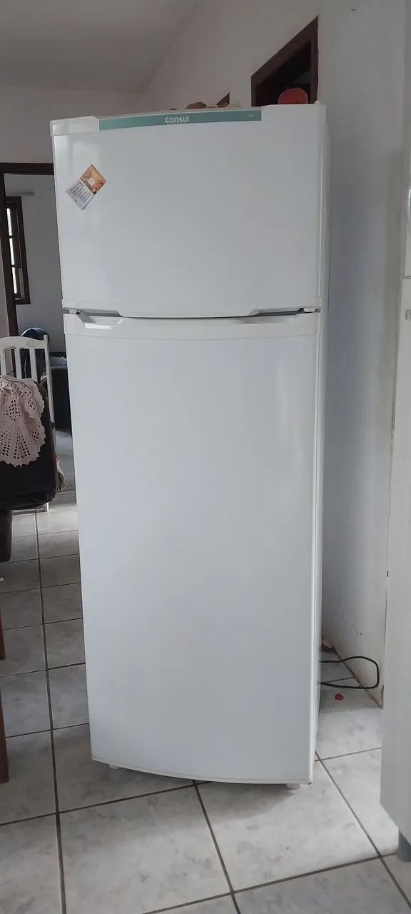 Geladeira 336 litros, funcionando 