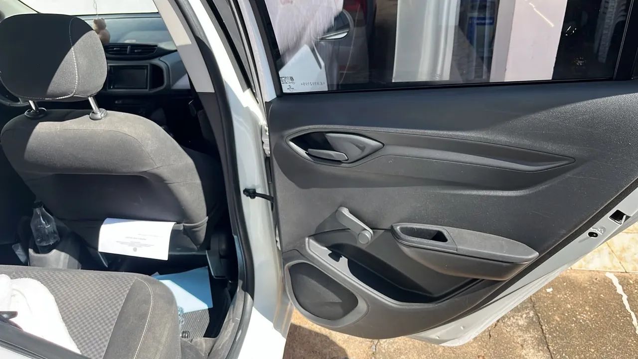 Chevrolet Onix JOY Hatch 1.0 8V Flex Mec. 4P 2019 - Foto 3