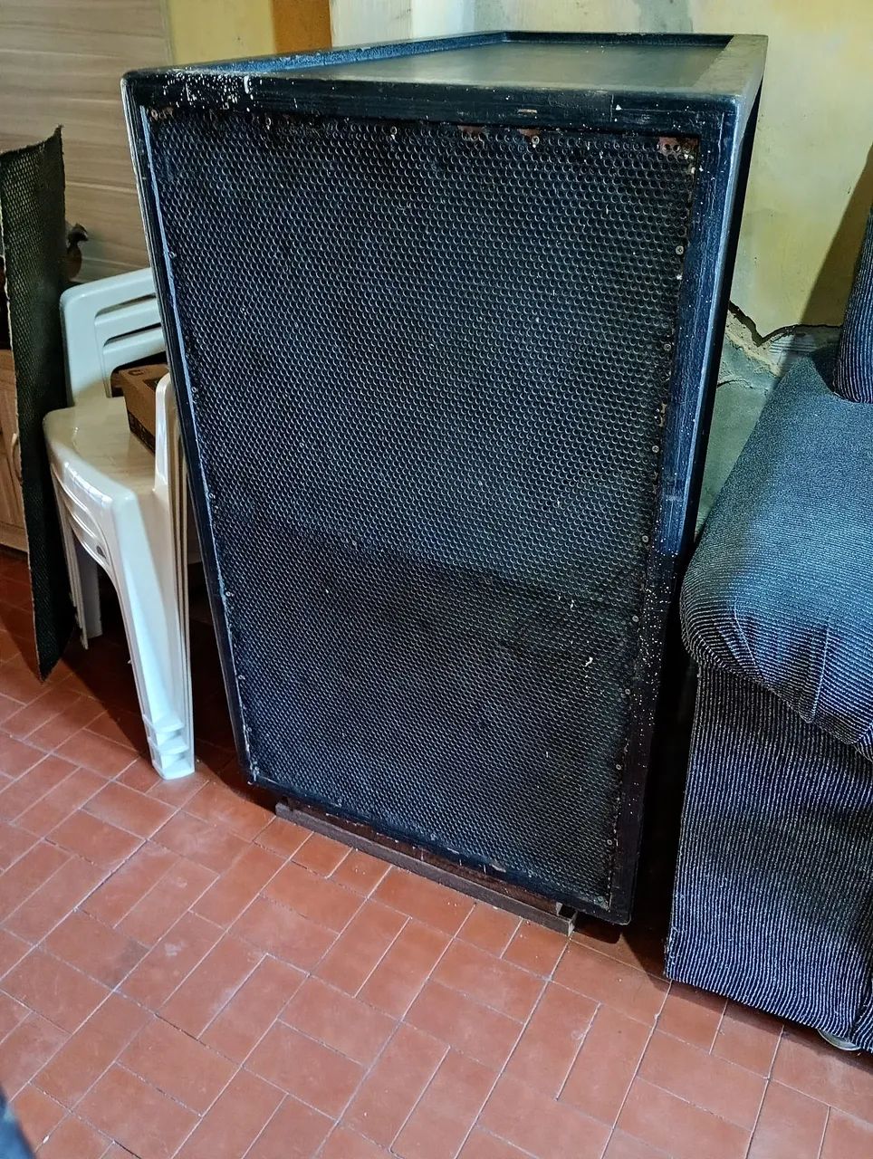 CAIXAS DE SUB GRAVE COM ÀS TELAS E RIPADAS MATERIAL NAVAL 
