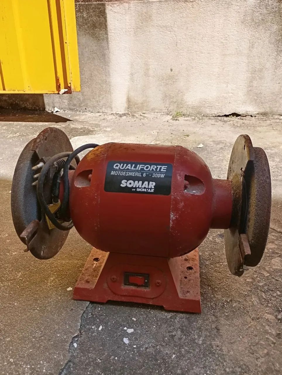 Esmerilhadeira de balcão 