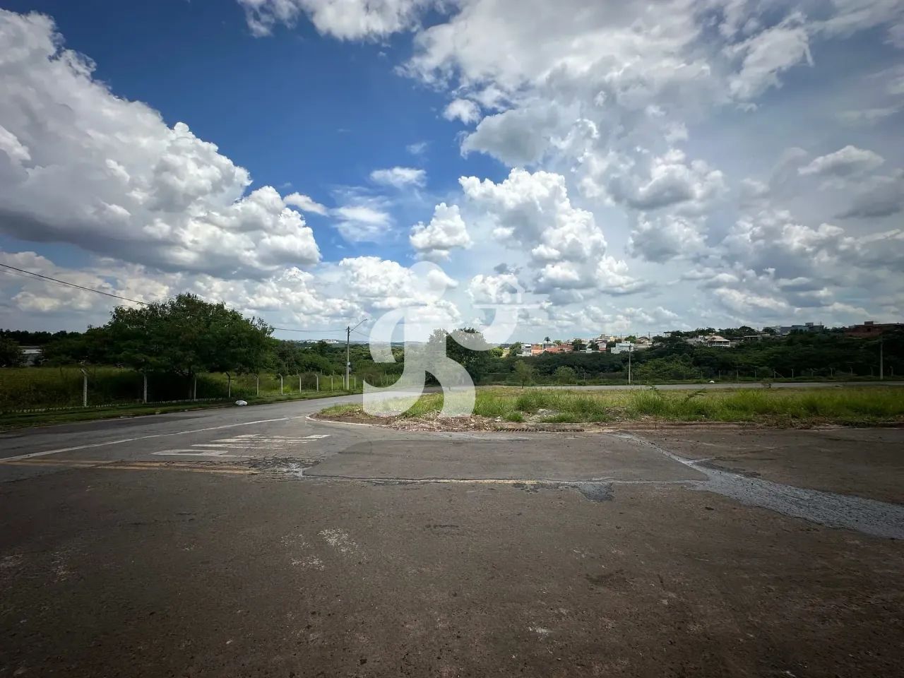 Barracão Industrial com Piso de Concreto Reforçado e 1108m²! Ideal para Transportadoras e  - Foto 5