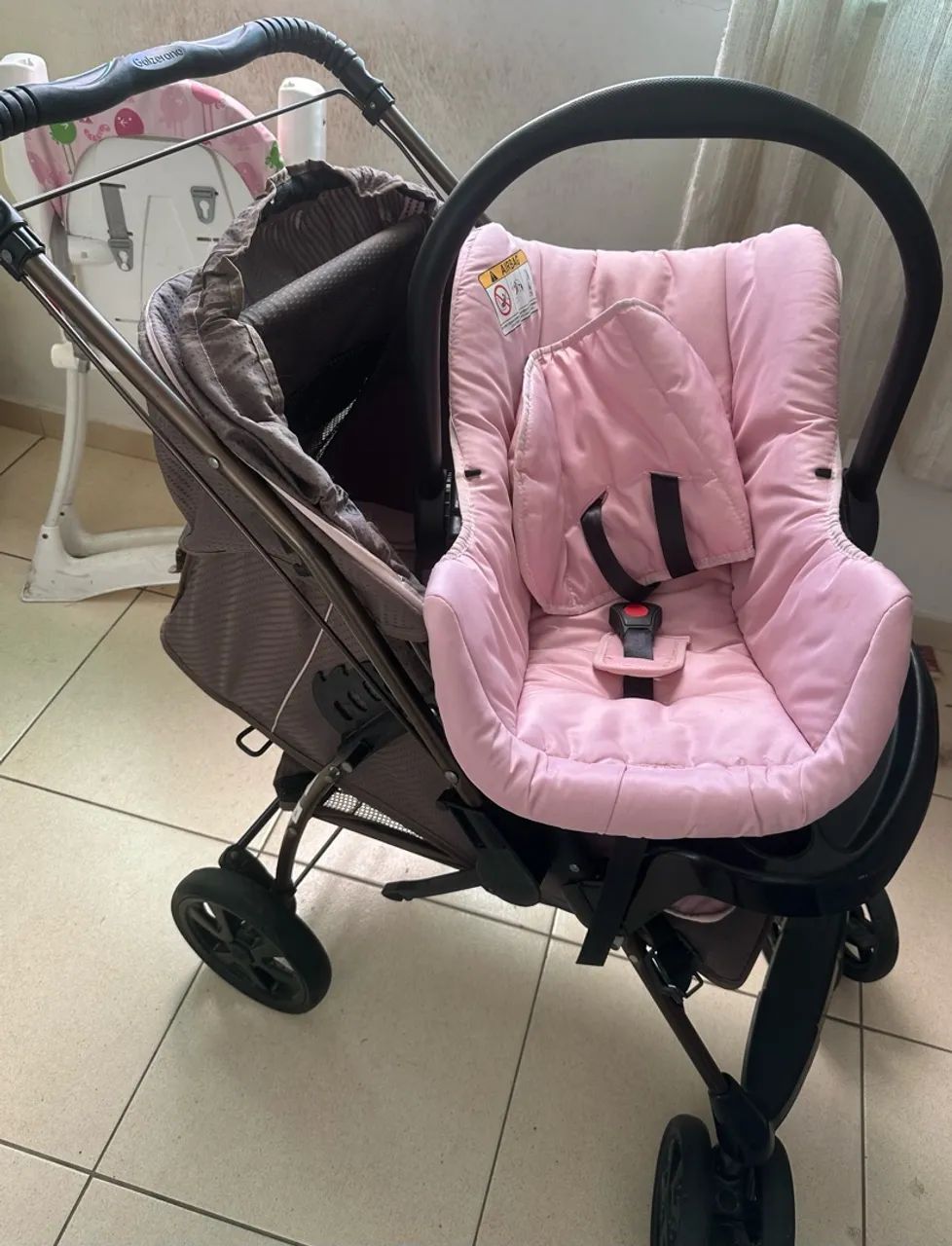 Carrinho e bebê conforto  vendo separado também 