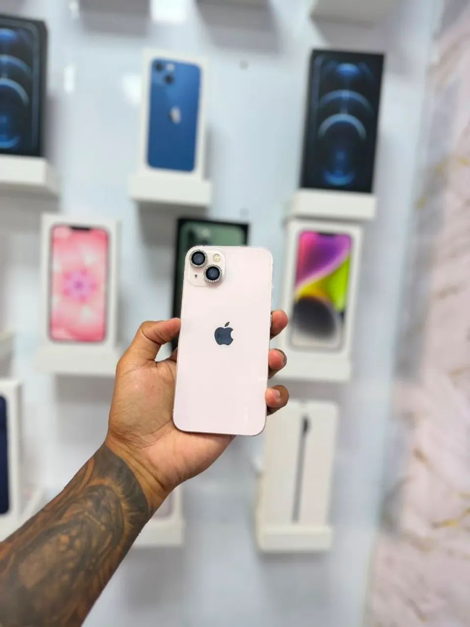 IPHONE 13 128GB<br>R$ 2.099<br>PROMOÇÃO