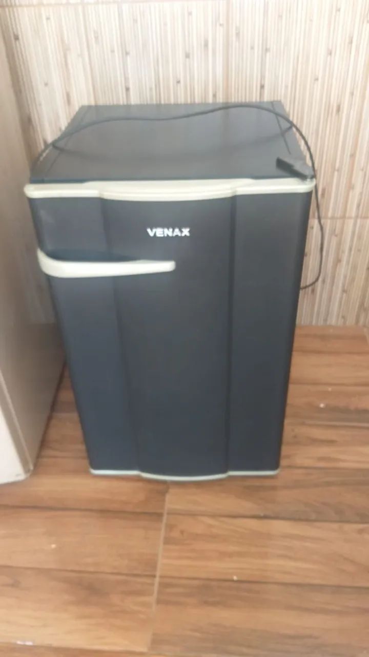 Frigobar VENAX 82L preto