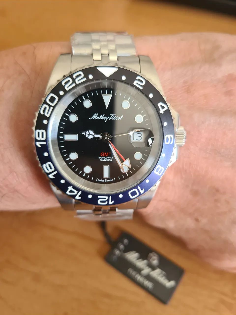 RELÓGIO MATHEY-TISSOT (SUÍÇO)- GMT - MOSTRADOR PRETO E BISEL BATMAN - CAIXA E DOCUMENTOS - Foto 4