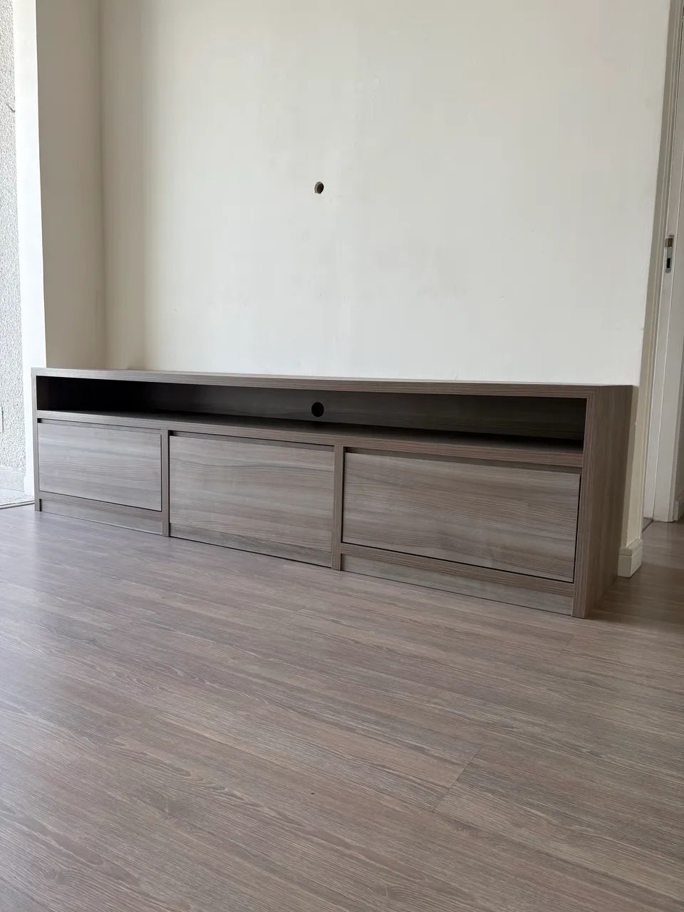 Rack de TV com gavetas e criado-mudo removível - Foto 3
