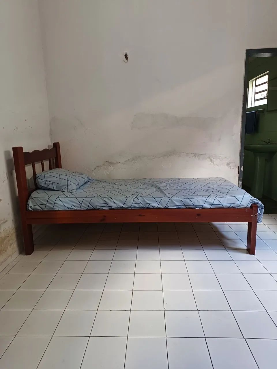Vendo essa cama com colchão solteiro - Foto 3
