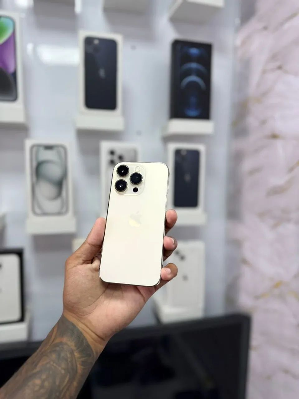 IPHONE 14 PRO 128GB GOLD<br>R$ 3.499,00