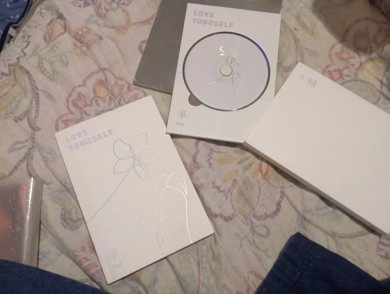 Vendo álbum do BTS antigo  - Foto 2