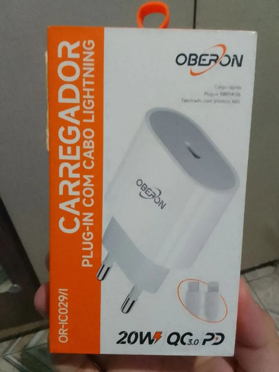Carregador iphone  plug-in com cabo lightning