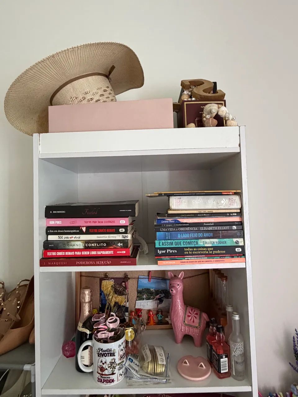 Prateleira de livros  - Foto 2