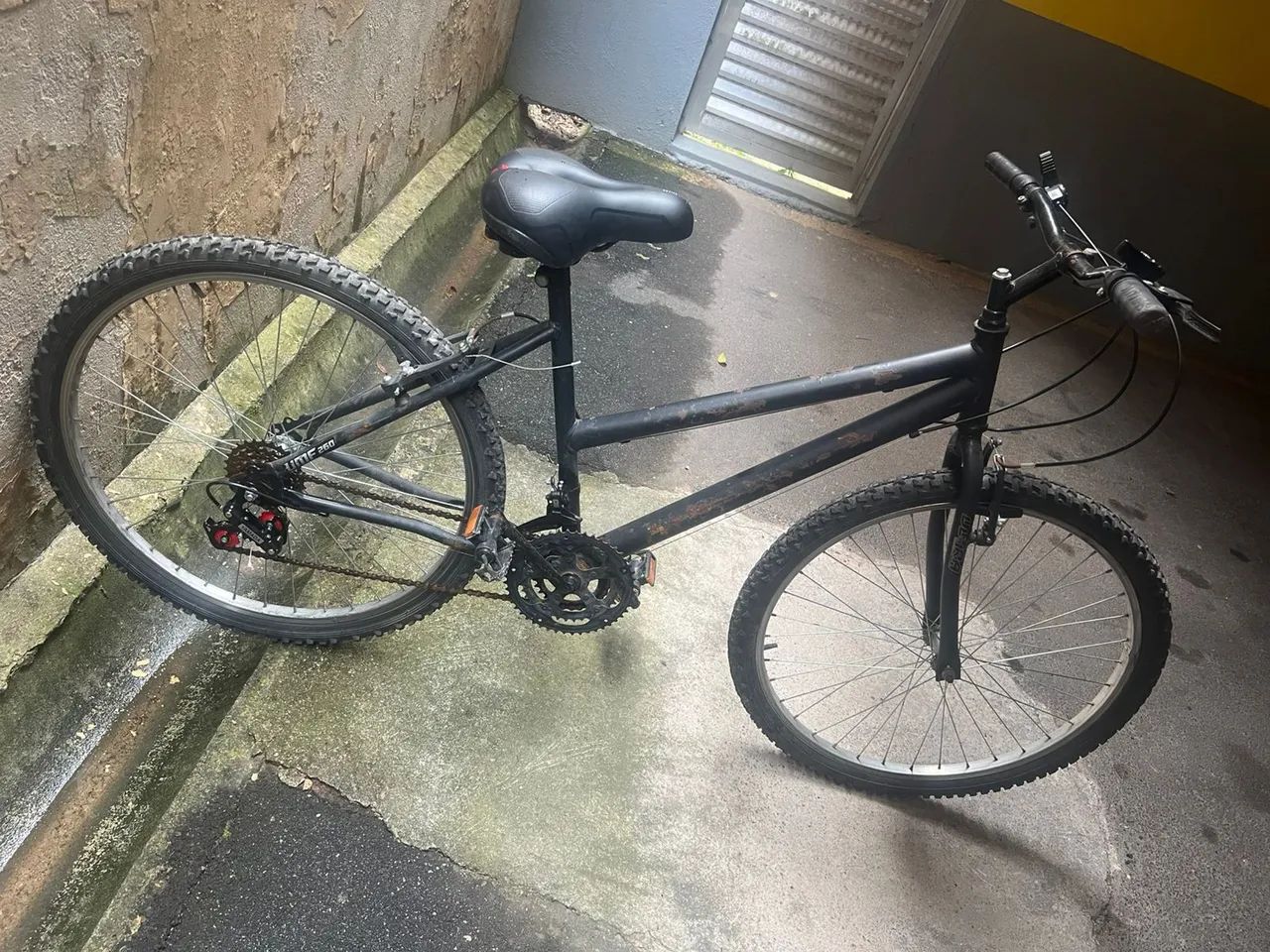 Bicicleta aro 26, marca ultra com marcha  semi nova 