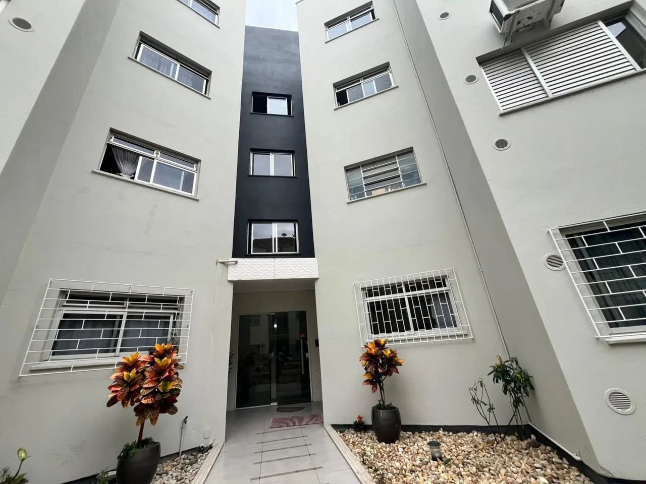 ? APARTAMENTO PARA ALUGAR - SEMIMOBILIADO