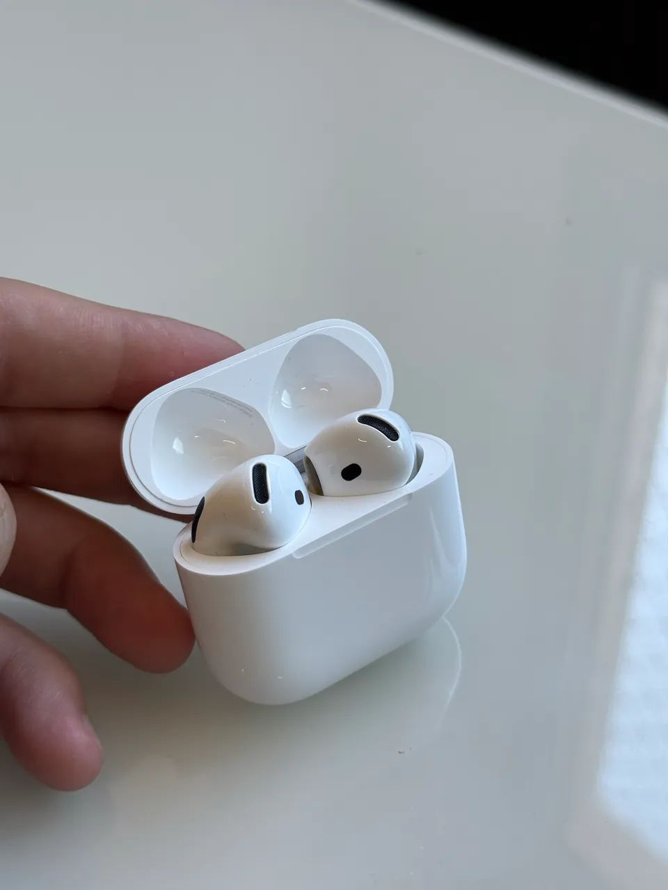 airpods 4 apple (original) + capinha mugust - 4 meses de uso