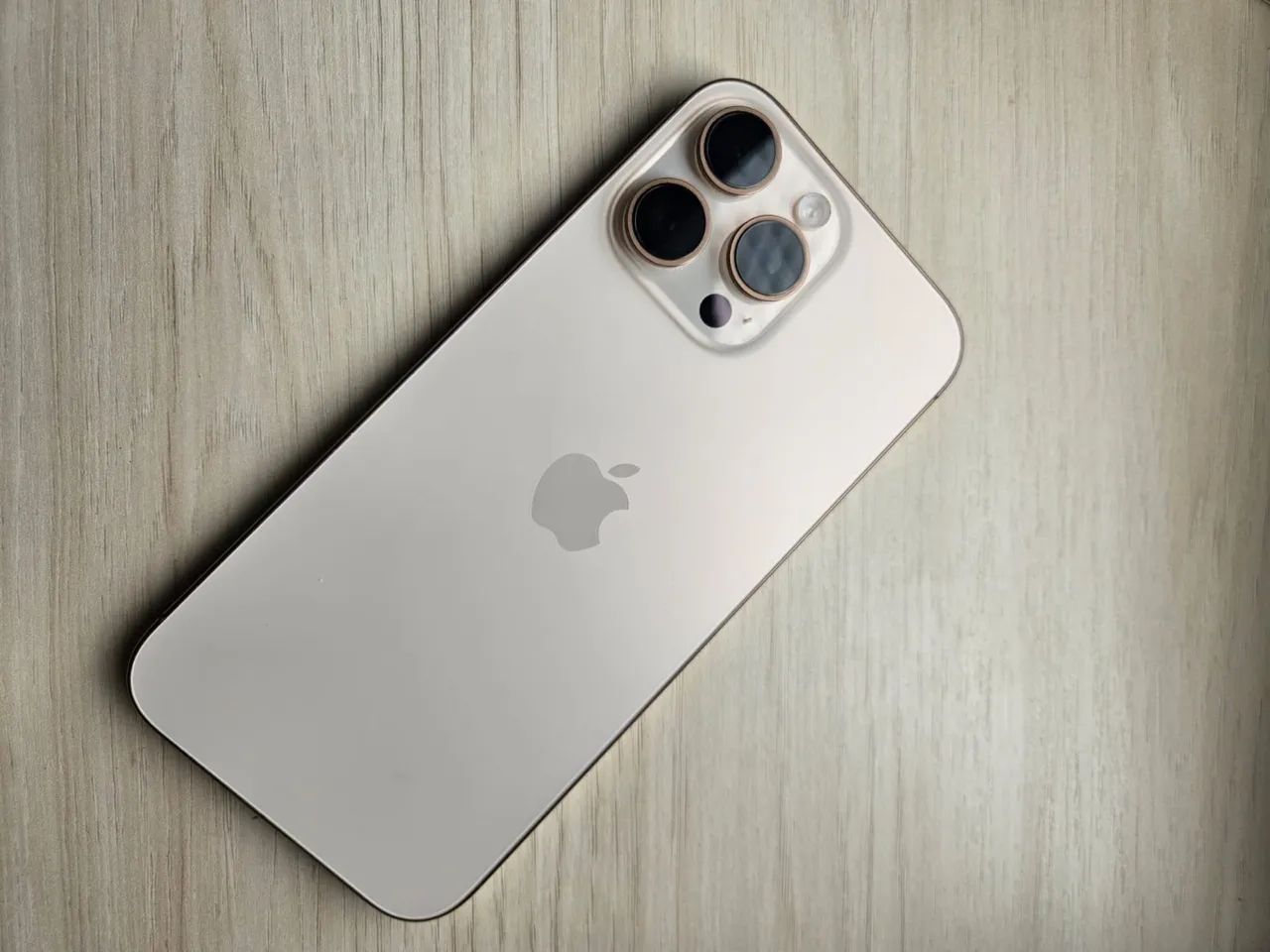 Iphone 16 pro max (256GB)- 89% bateria, perfeito estado. 