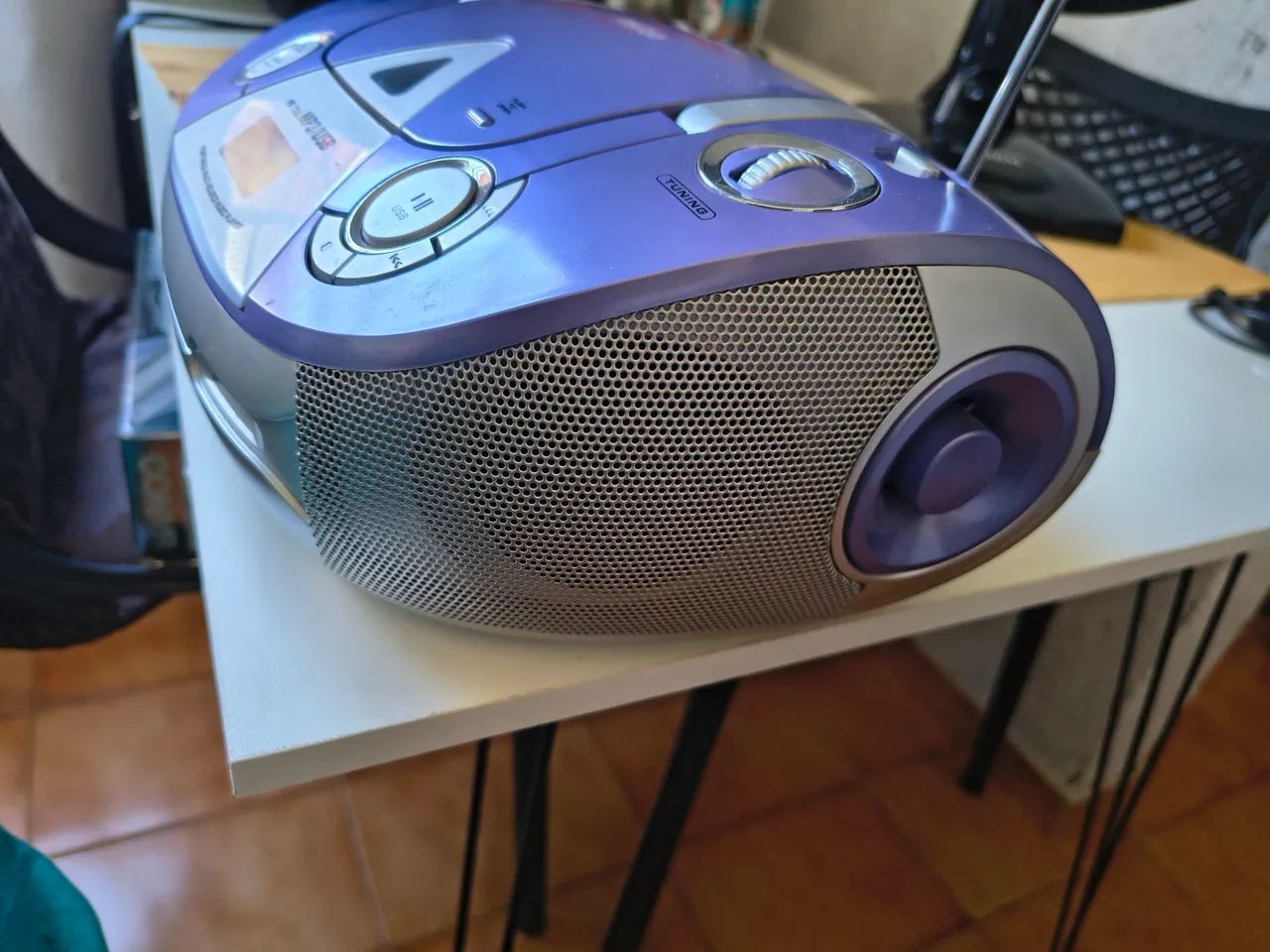 Toca CD e rádio (elétrico e pilhas) com USB - Foto 3