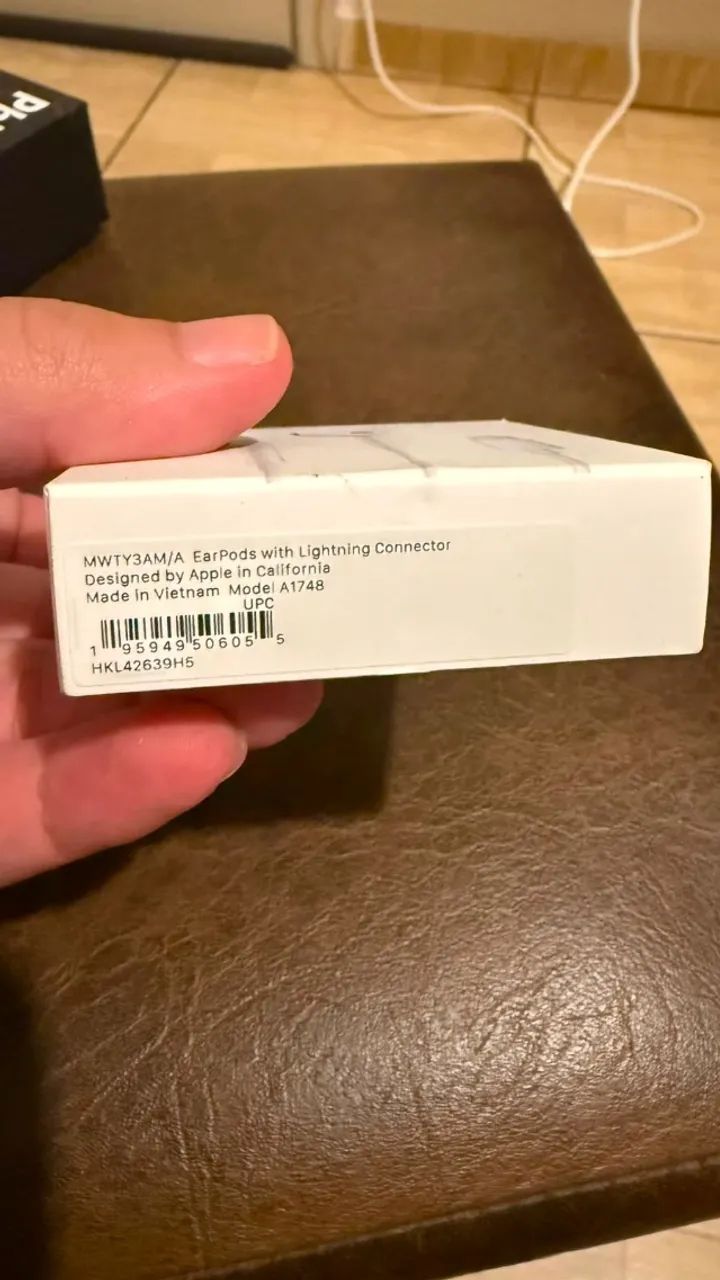 Fone de Ouvido EarPods Conector Lightning com Microfone - Foto 2