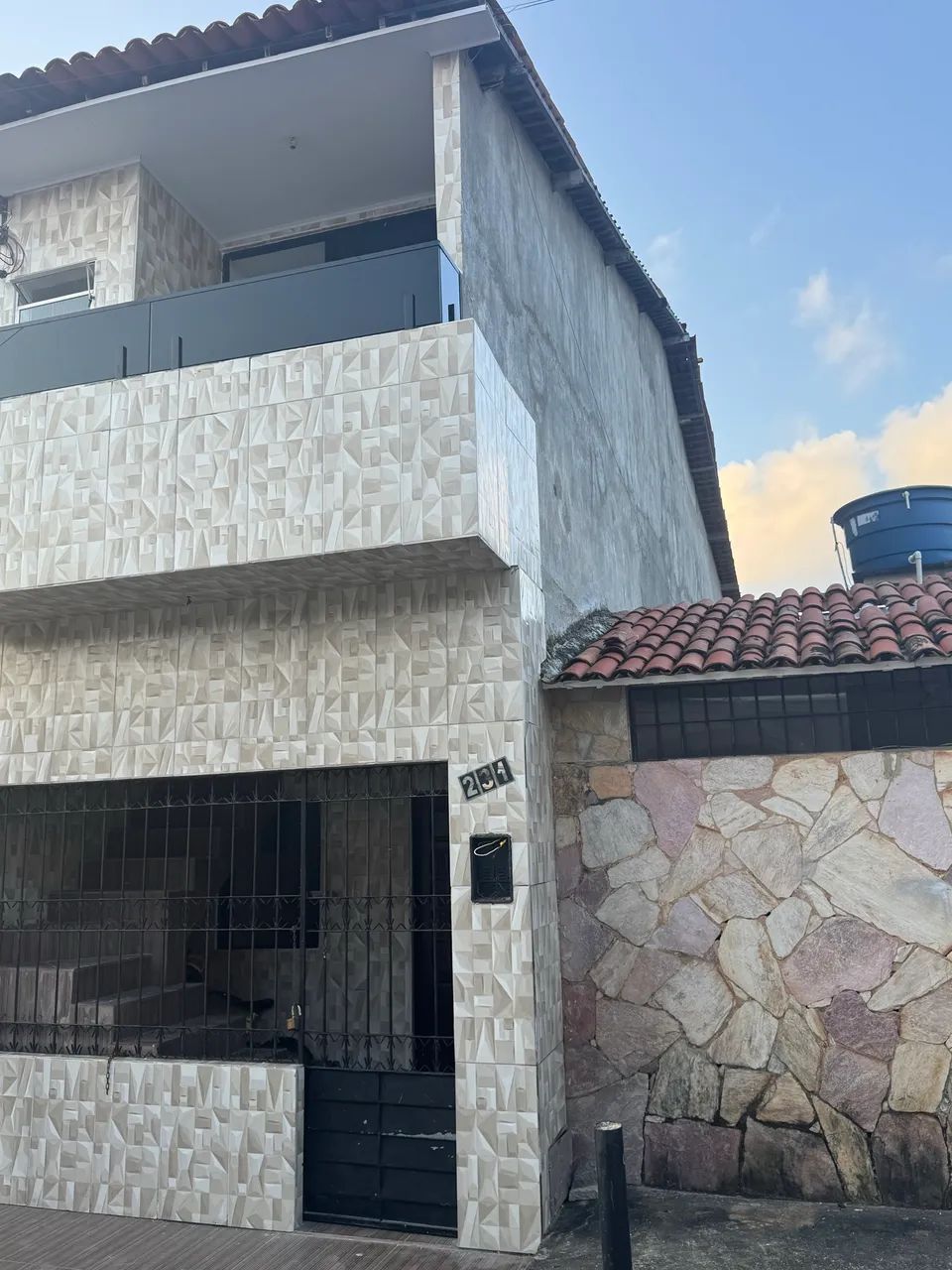 Casa no primeiro andar toda forrada - Foto 2
