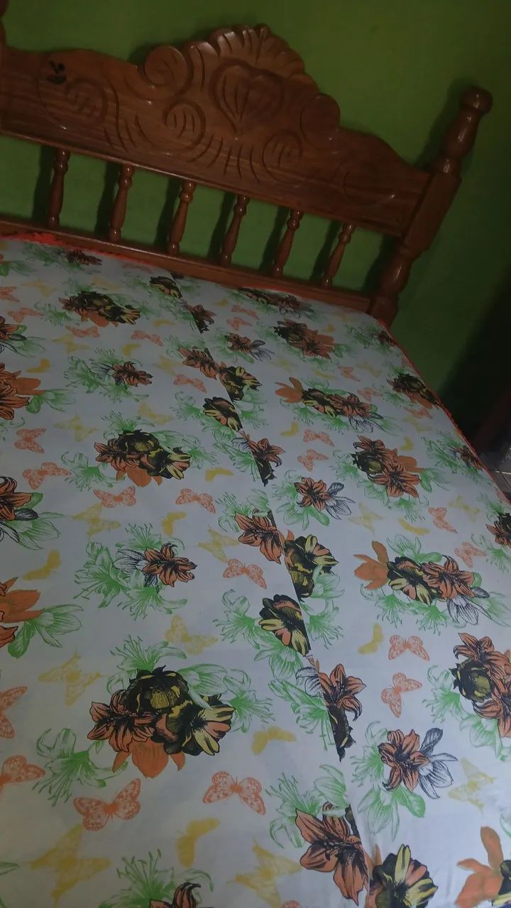Cama casal com colchão 1 ano de uso sempre usado com capa
