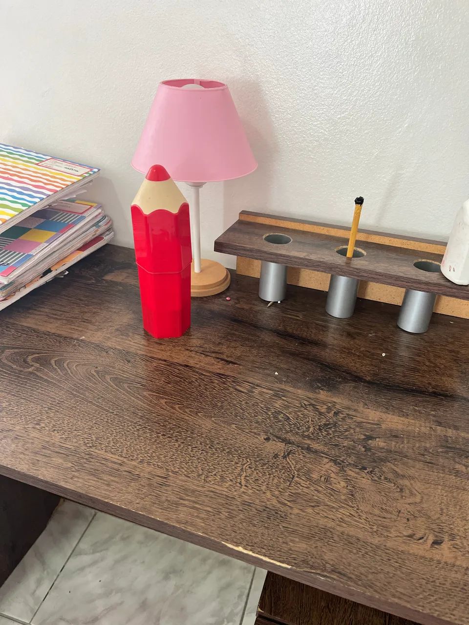 Escrivaninha e cadeira  - Foto 2