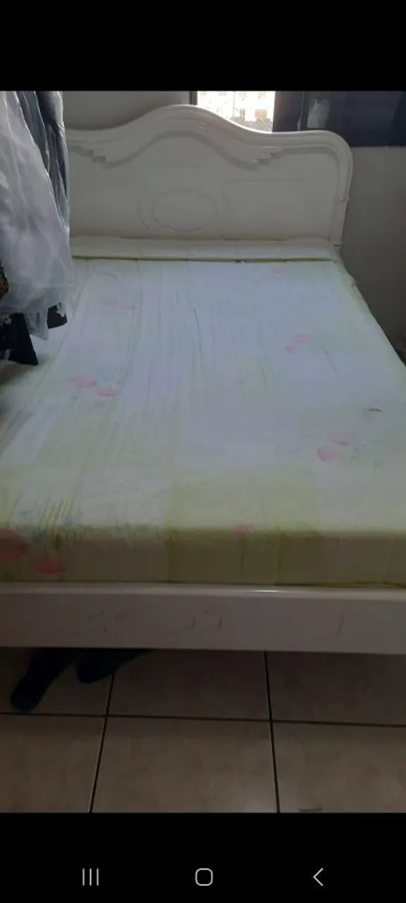 Cama de casal com colchão 