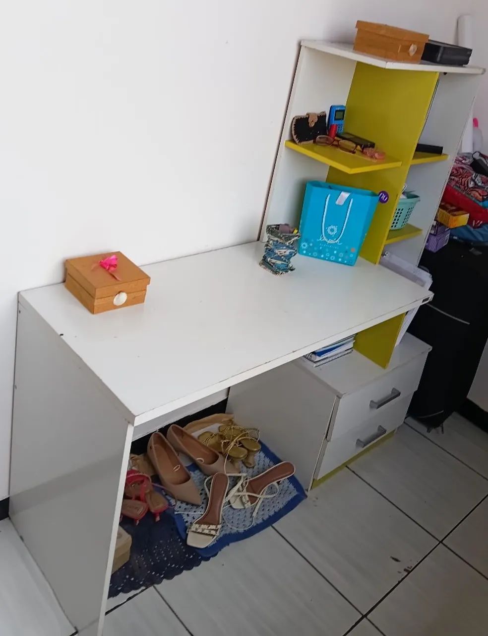 Escrivaninha para quarto ou escritório 