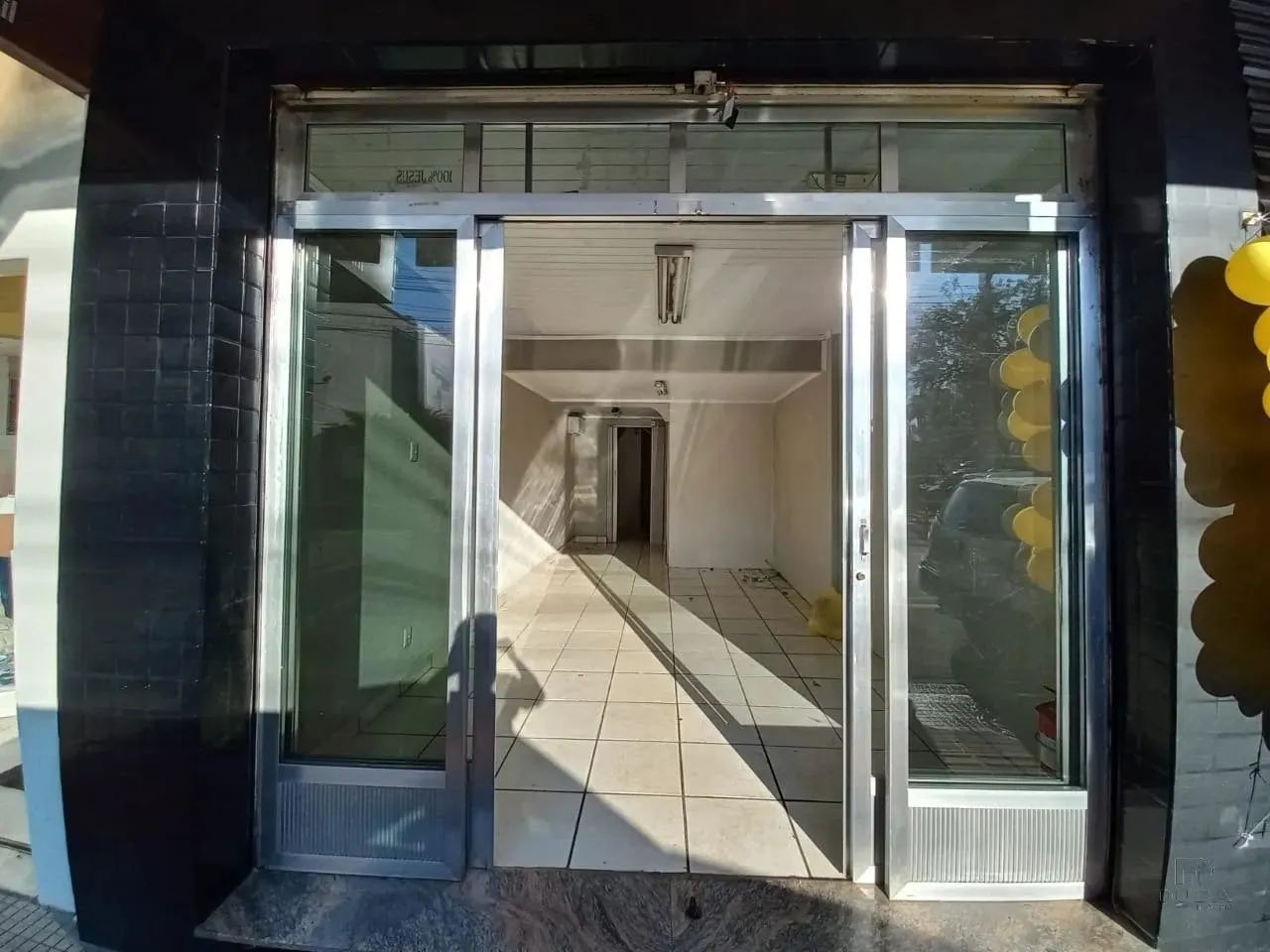 Sala comercial térrea com 80 m², um banheiro - Foto 4