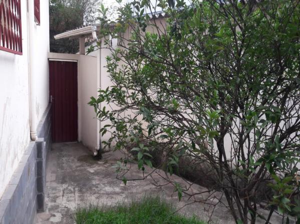 Casa com 04 quartos 02 vagas e ótima localização - Foto 5