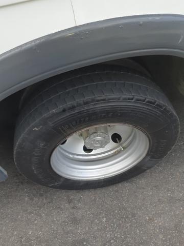 Vendo 4 aros com pneus - Foto 2