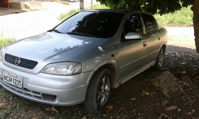 Vendo astra 1.8 vendo ou troco por moto ou carro do meu interesse