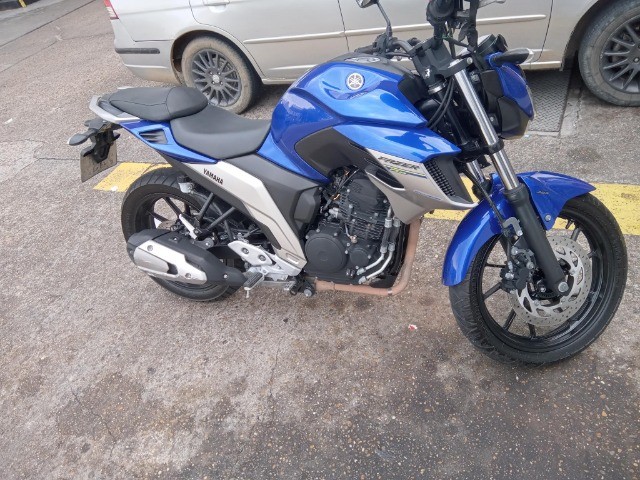 MOTO YAMAHA FAZER 250 A VISTA
