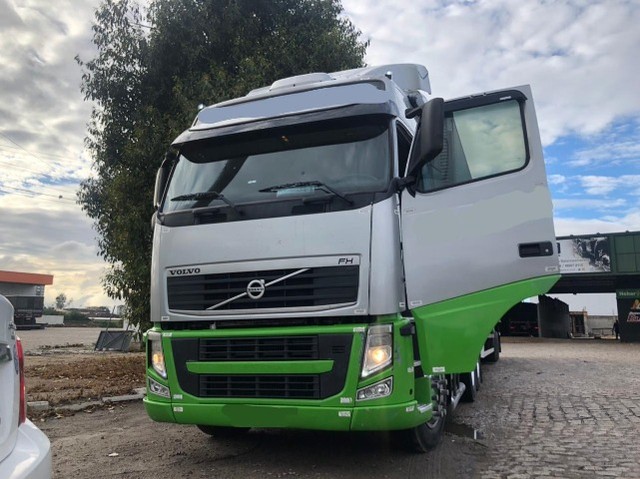 VOLVO FH 440 GLOBETROTTER 6X2 2011 IMPECÁVEL