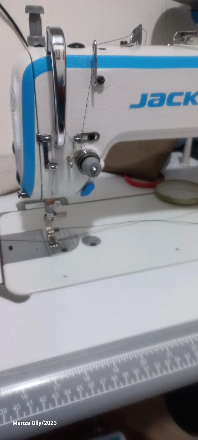 Maquina de costura F4