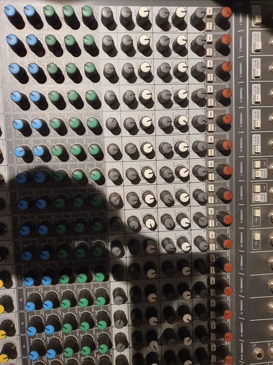 Mesa e interface Soundcraft MTK 22 - Foto 5